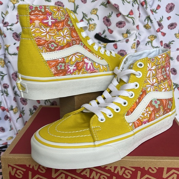 Vans WMNS Sk8-Hi Tapered
Psychedelic Resort Passio
VN0A5KRUBLX
Sneakers - Picture 9 of 16